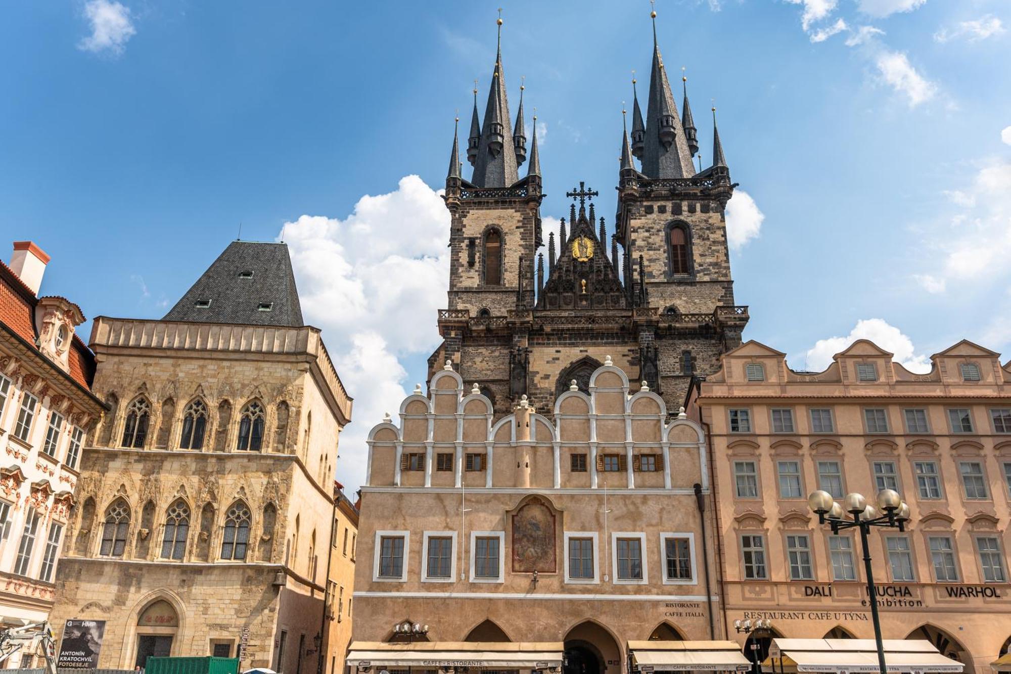 Wishlist Residences - Old Town Square Apartamento *