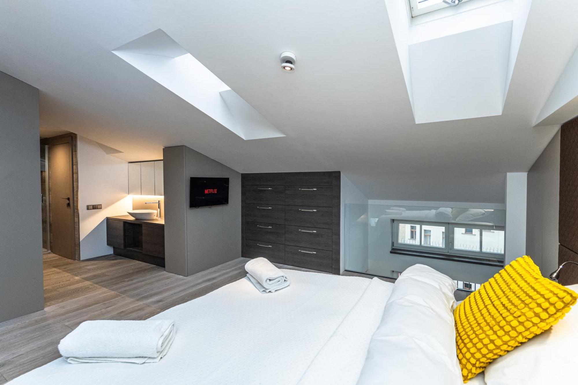 Wishlist Residences - Old Town Square Apartamento *